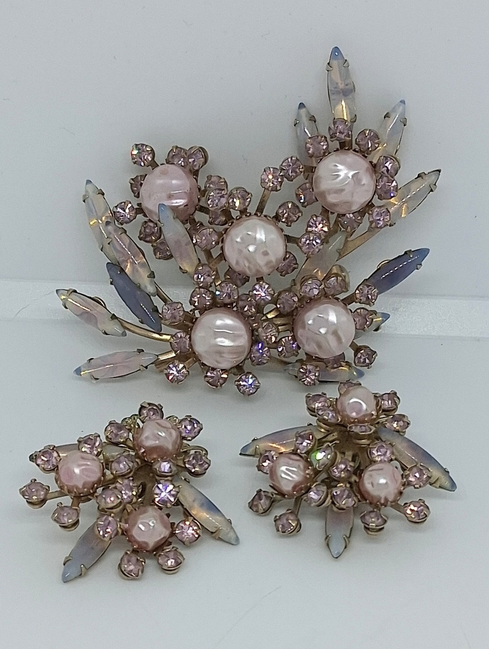 * Vintage Pale Pink Faux Pearl & Moonstone Glass Brooch & Earrings Set